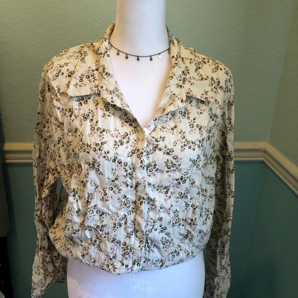 Tops - Cute Vintage Floral Button Up